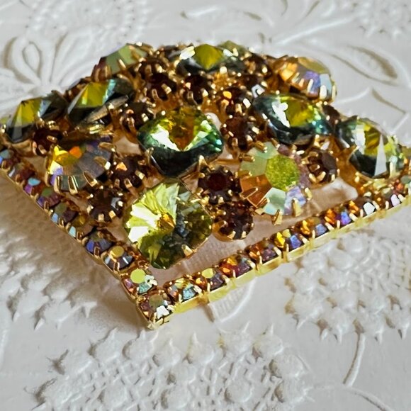 FABULOUS Vintage Juliana Style Domed Brooch in Beautiful Green and Ambar with Sq - Picture 4 of 5